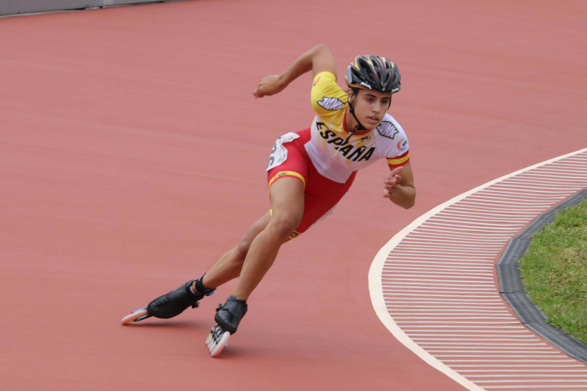 Hugo Breton, Ruth Arza y Dani Milagros, en el Campeonato de Europa de Patinaje de Velocidad